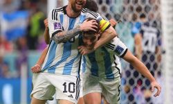 "مارادونا شجعنا من السماء" هكذا عنون ميسي رسائلة الخمس